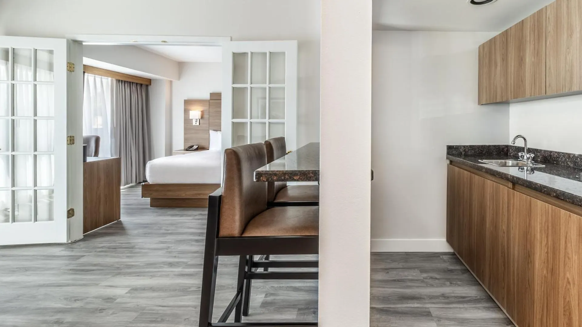 Atrium Hotel Vancouver