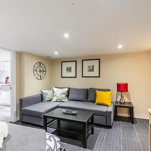 Newly Renovated - Cozy 1Br Apt With Netflix - Prime Location , Toronto Canada
