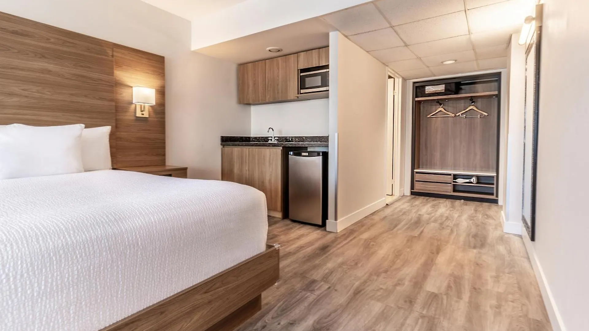 Atrium Hotel Vancouver
