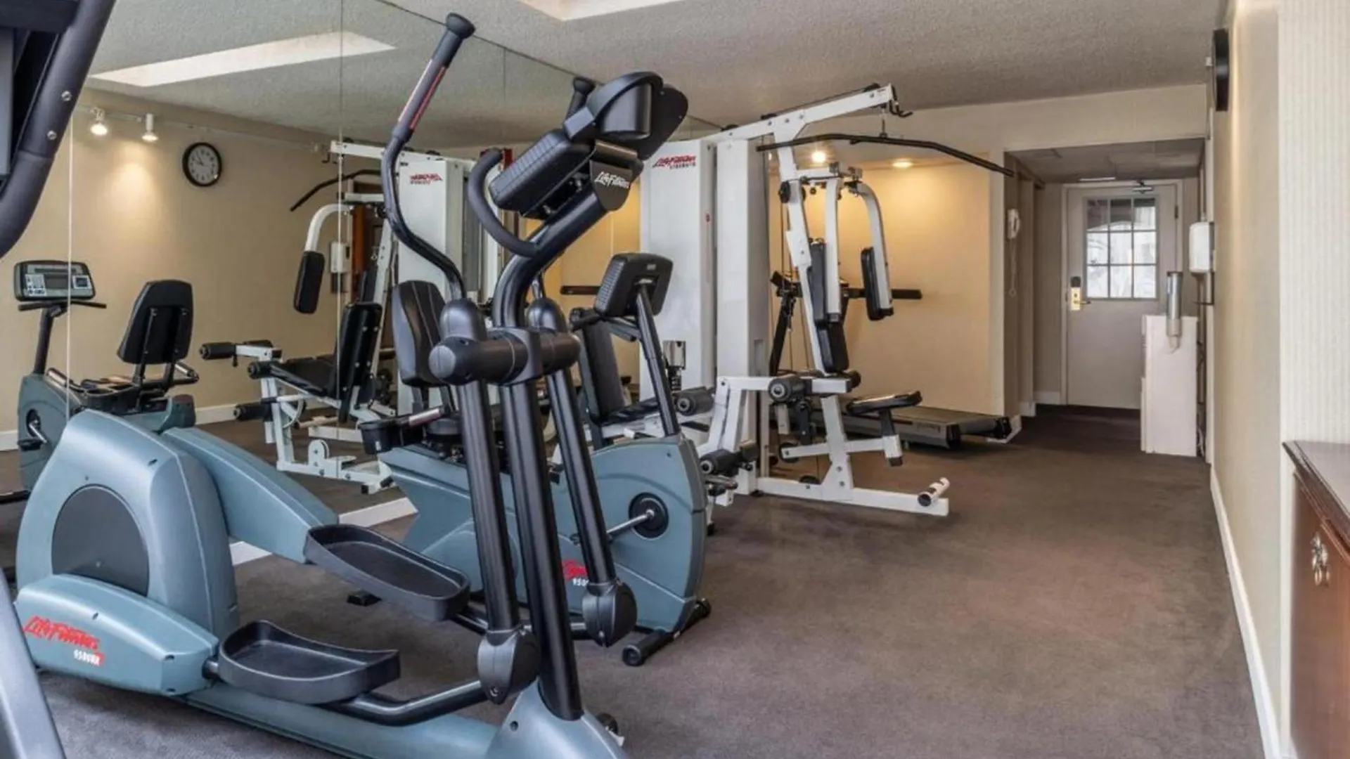 Atrium Hotel Vancouver 3*,