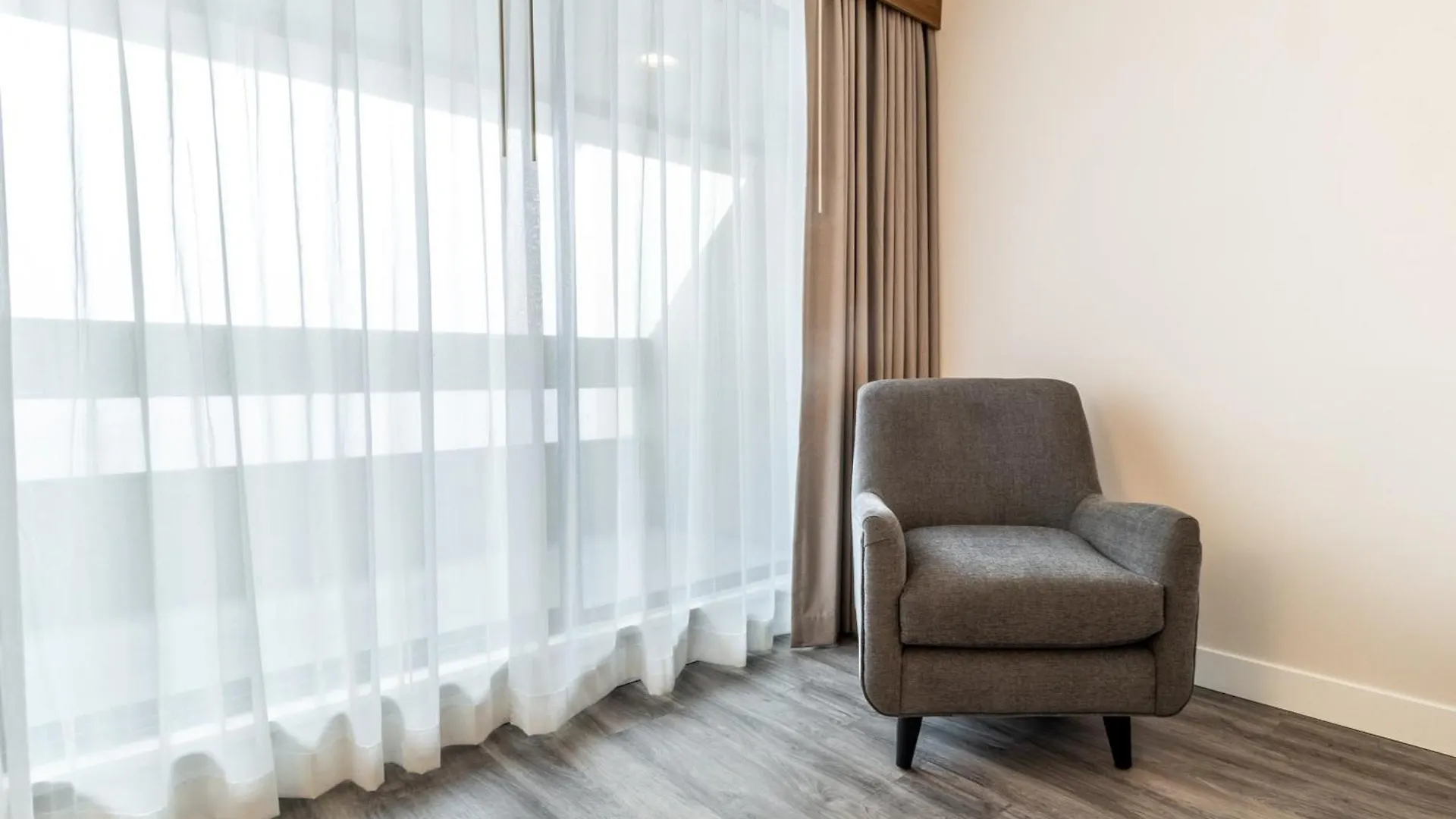Atrium Hotel Vancouver
