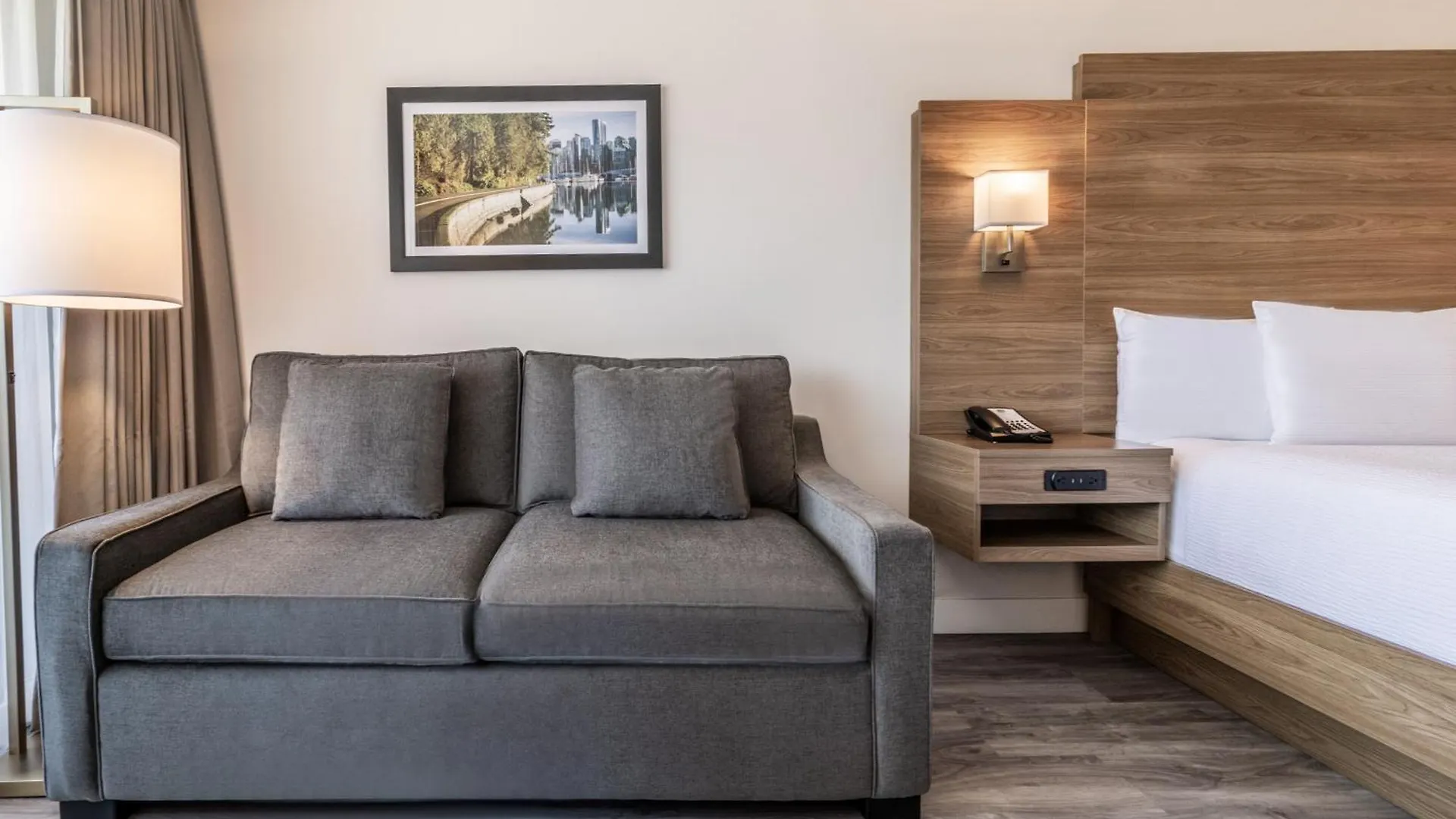 Atrium Hotel Ванкувер 3*,  Канада