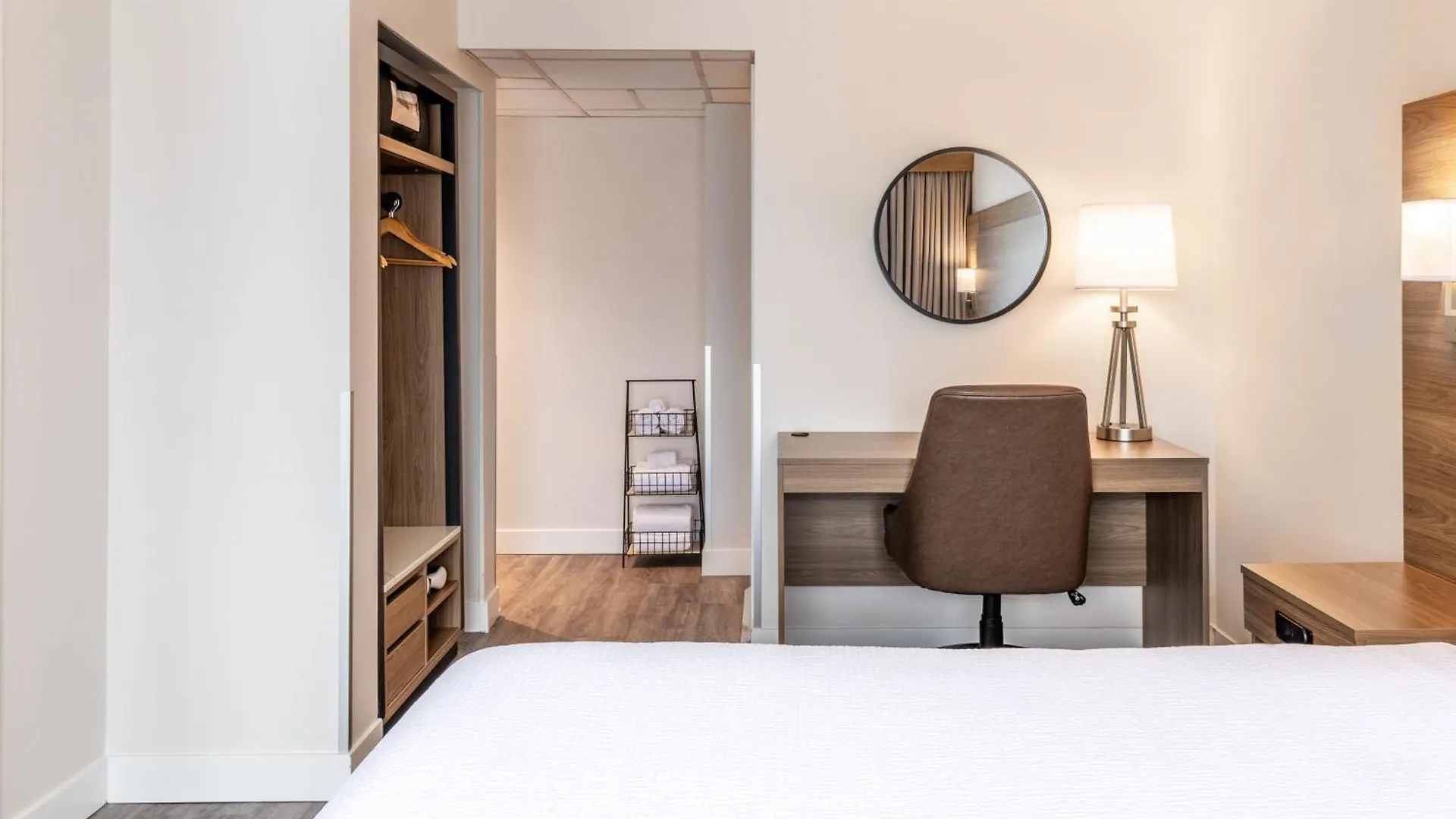 Atrium Hotel Ванкувер