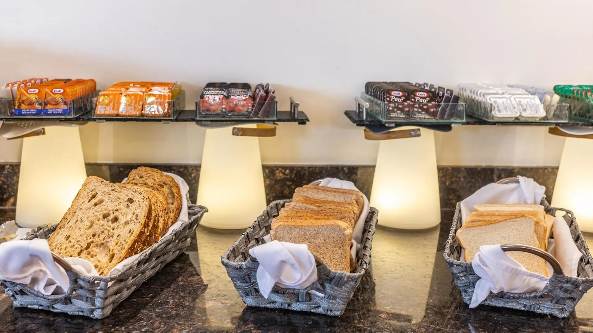 Atrium Hotel Ванкувер 3*,  Канада