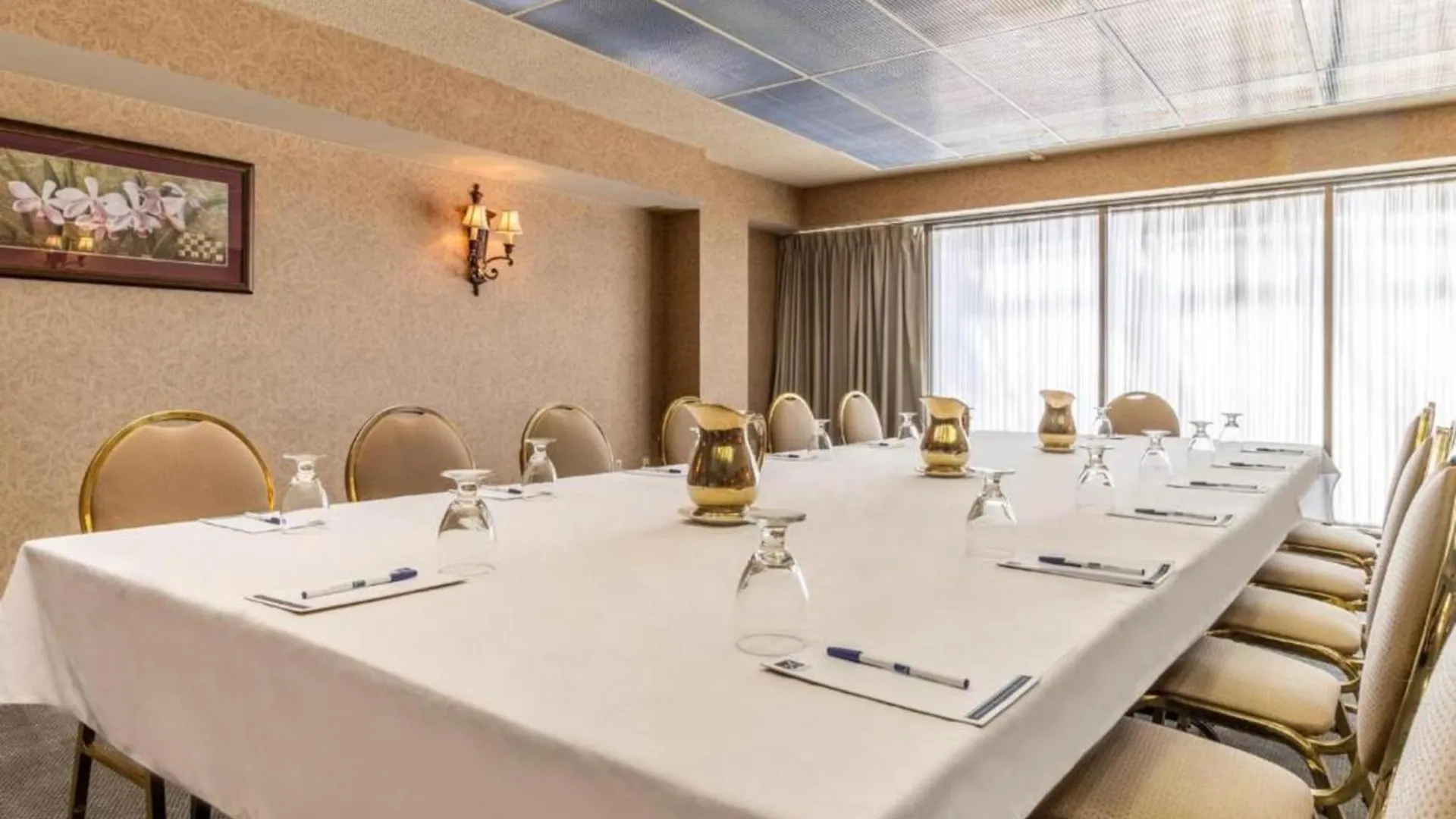 Atrium Hotel Ванкувер 3*,  Канада